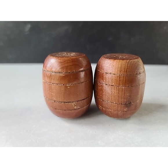 Vintage Wooden Barrel Shaped Salt And Pepper Shakers Souvenir From St. Paul... - Picture 5 of 10